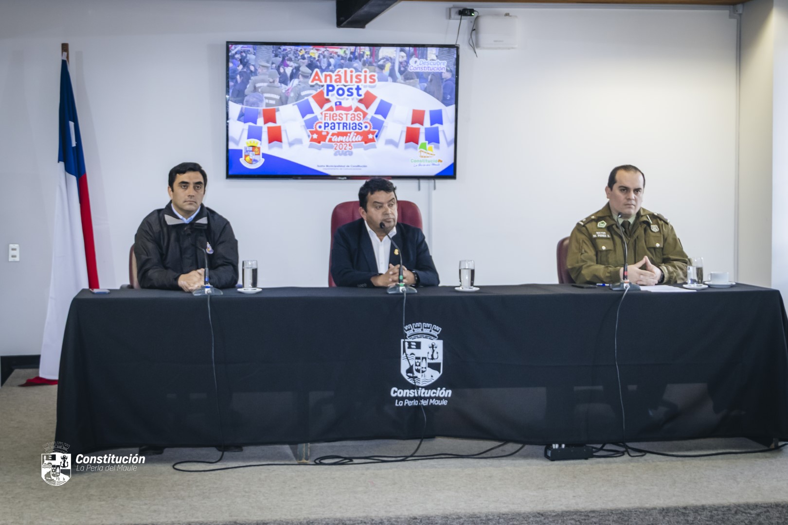 Alcalde de Constitución entregó reporte de Fiestas Patrias desde la Seguridad, junto a Mayor de Carabineros