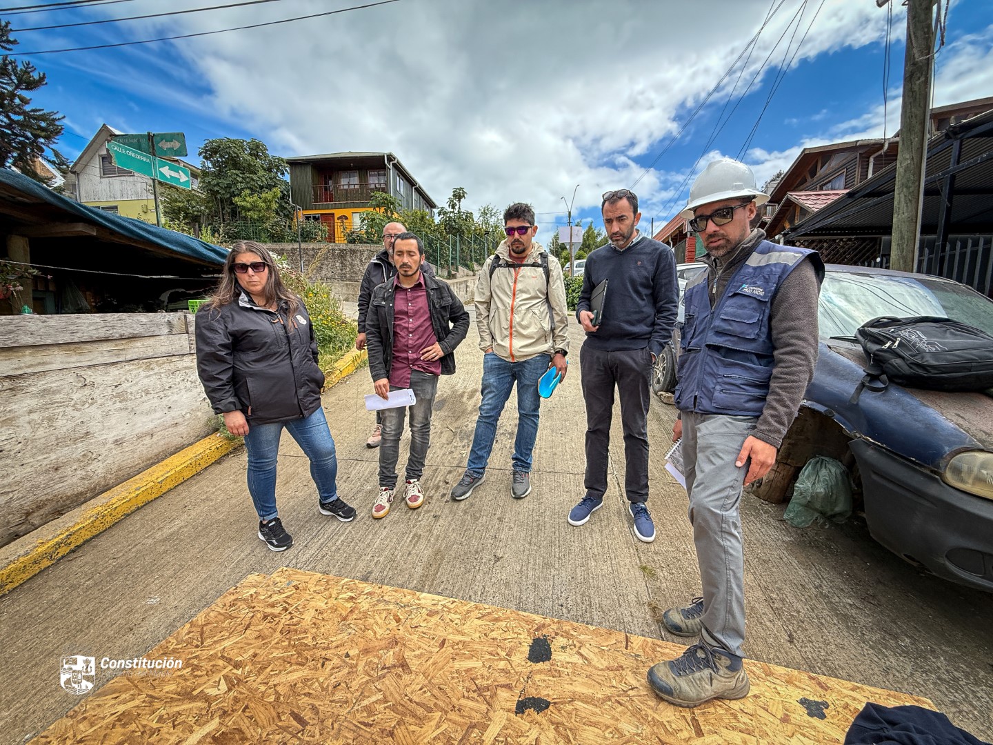 ENTREGA DE TERRENO PARA INICIAR OBRA DE PAVIMENTACIÓN PARTICIPATIVA EN CALLE OÑEDERRA, ENTRE PINTO Y RENGIFO: UNA GRAN MEJORA EN EL ACCESO A CERRO O’HIGGINS.