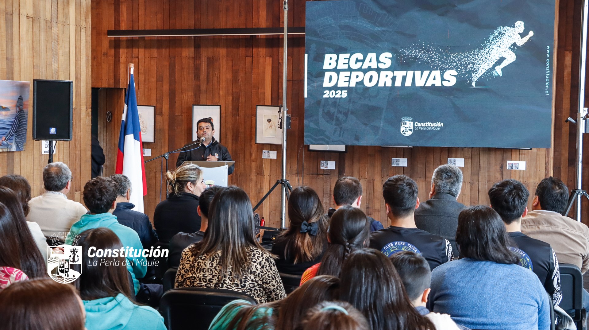 Municipalidad de Constitución entrega más de 21 millones de pesos en becas a deportistas destacados.