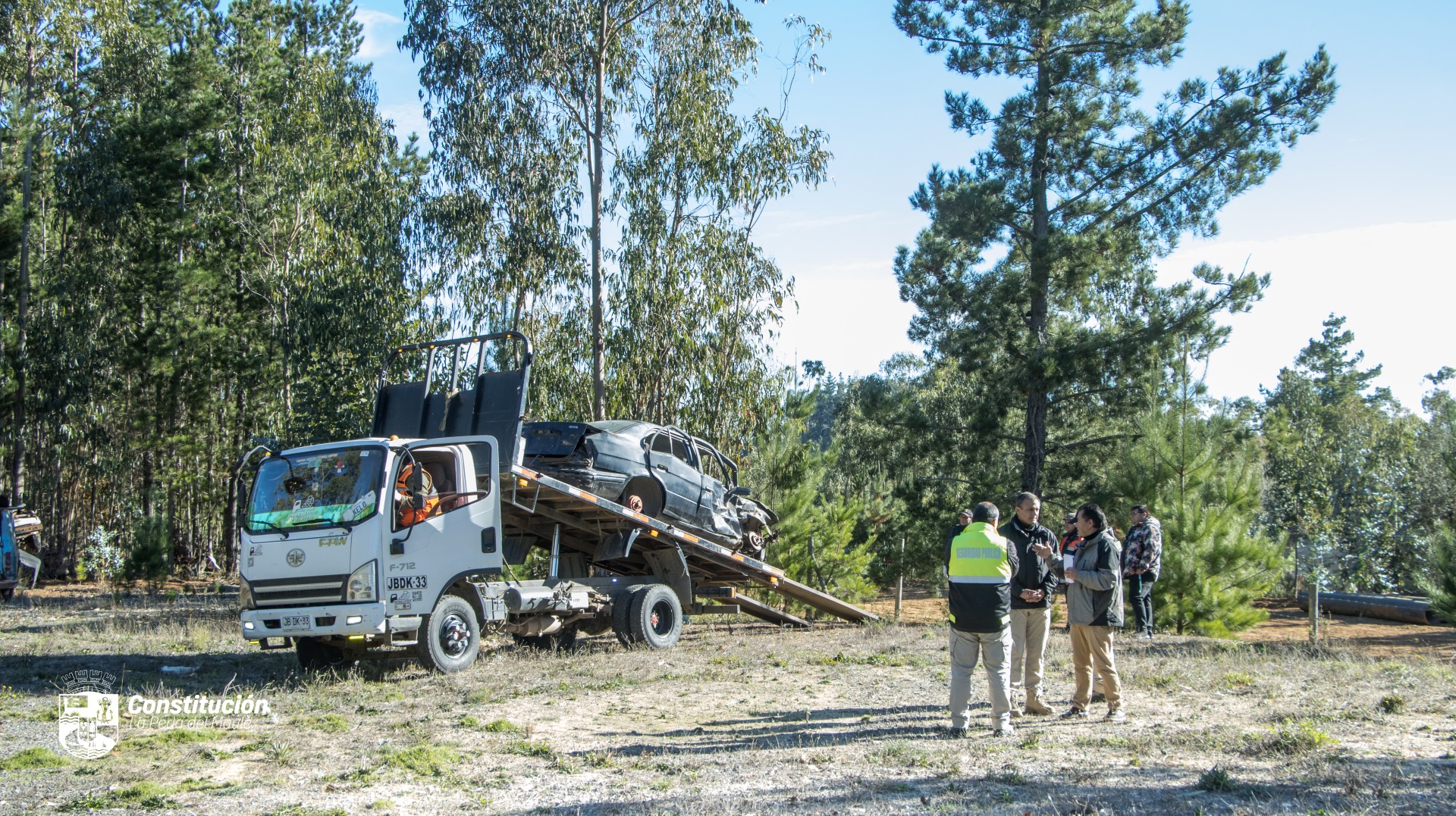 OPERATIVO DE RETIRO DE VEHÍCULOS ABANDONADOS EN CONSTITUCIÓN: UN TRABAJO DE LA DIRECCIÓN DE SEGURIDAD PÚBLICA QUE ABORDA DIFERENTES SECTORES DE LA COMUNA.