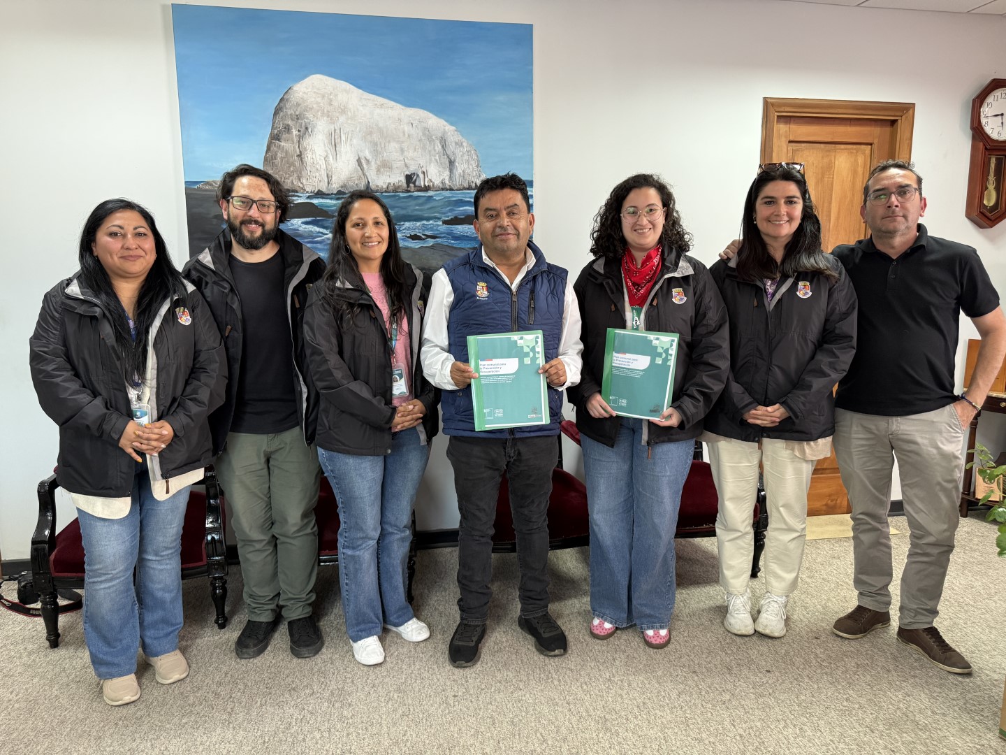 SENDA PREVIENE Y MUNICIPALIDAD DE CONSTITUCIÓN FIRMAN POR EL PLAN LOCAL PARA AVANZAR EN LA PREVENCIÓN Y RECUPERACIÓN DE DROGAS.